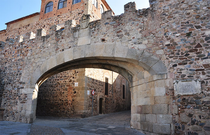 Paseo por el casco antiguo de Cáceres