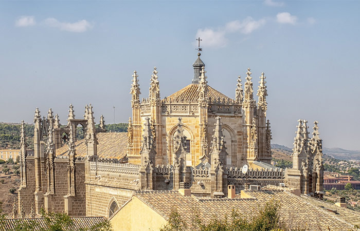 Recogida del coche de alquiler y traslado a Toledo, paseo histórico por la ciudad