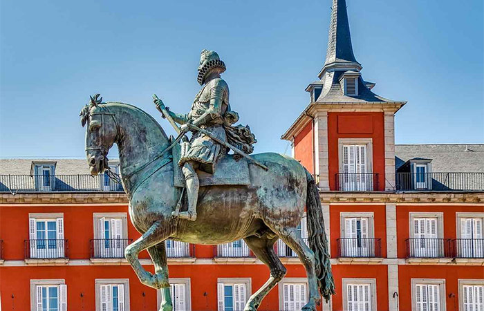 Regreso a Madrid, paseo guiado por la ciudad