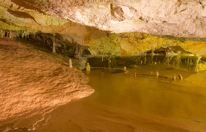 Relájate en la playa, explora cuevas o haz snorkel en el mar