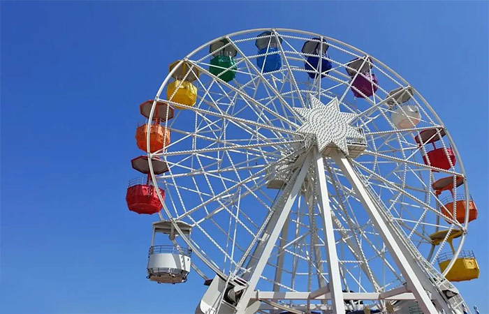 Tour familiar por el Barrio Gótico, el Monte Tibidabo y el Parque Temático