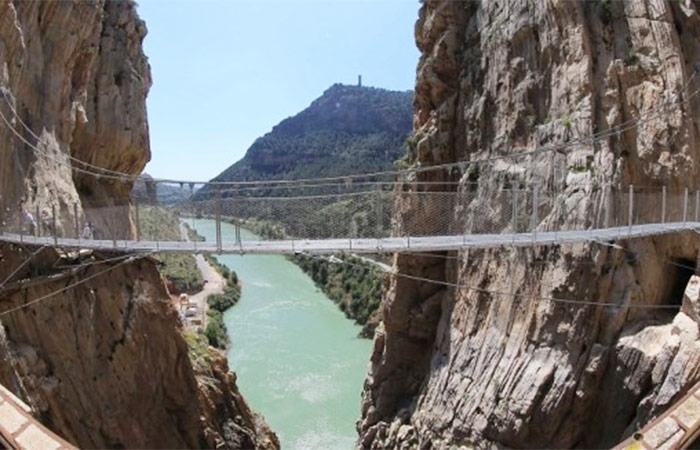 Traslado a Granada, Caminata por el Caminito del Rey