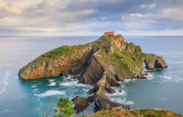 Traslado a San Sebastián, Tour por la Costa y Cata de Vinos