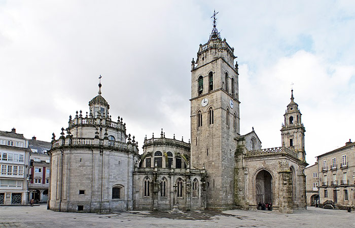 Viaje a Lugo, visita a la ciudad y almuerzo gourmet