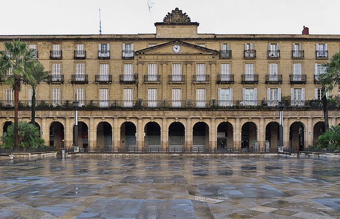 Viaje a Sevilla y devolución del coche de alquiler