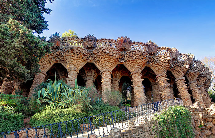 Visita el Parque Güell y la Sagrada Familia