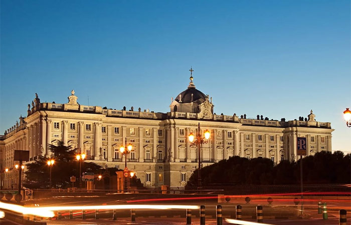 Visita familiar al legado real de Madrid