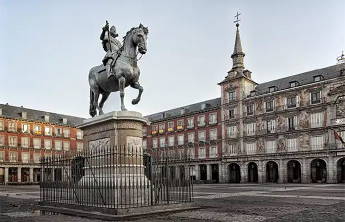 Visita privada a la ciudad descubre el legado real de Madrid