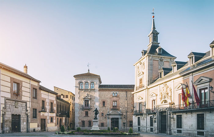 Visita privada a la ciudad descubre el legado real de Madrid