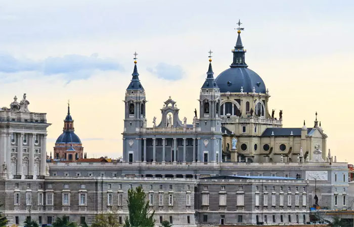 Visita privada a la ciudad y descubre el legado real de Madrid