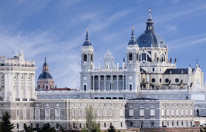 Visita privada a la ciudad y descubre el legado real de Madrid