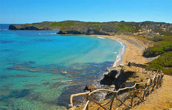 Vuelo de Barcelona a Menorca y exploración