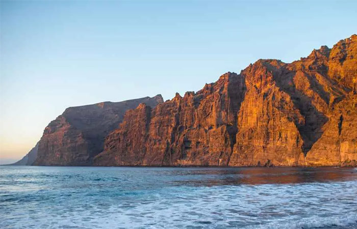 Descubre los Acantilados de Los Gigantes en Barco - Paseo a Caballo