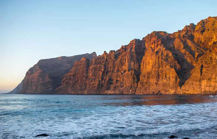 Descubre los Acantilados de Los Gigantes en Barco - Paseo a Caballo