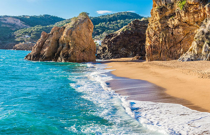 Excursión en barco a la cueva de Gispert, tarde de playa en la Costa Brava