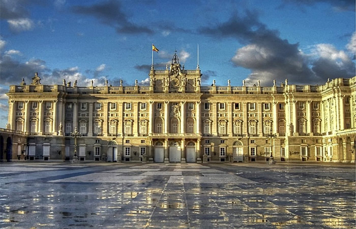 Paseo privado por la ciudad, descubre el legado real de Madrid