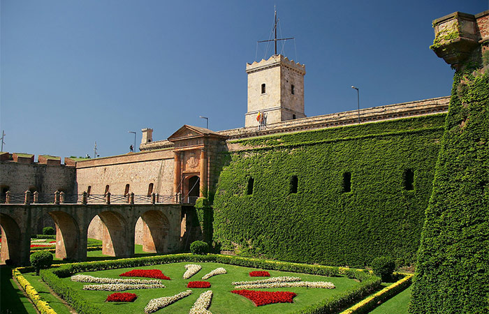 Recorrido por el casco antiguo de Barcelona, teleférico al castillo de Montjuïc