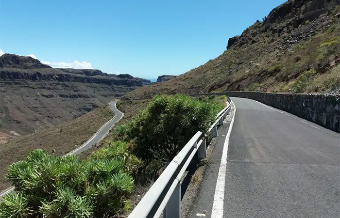 Tour de montaña en bicicleta eléctrica, tapas en una cueva