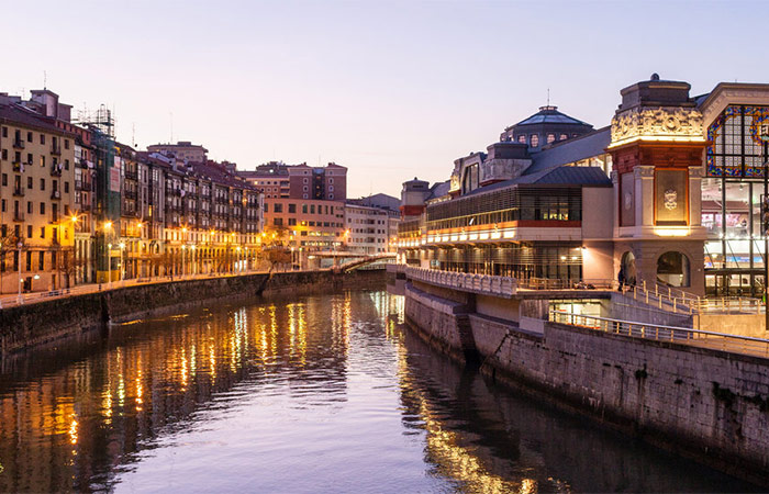 Vuelo a Bilbao, tour guiado en bicicleta para toda la familia